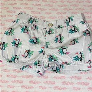 🩳 Toucan print white shorts